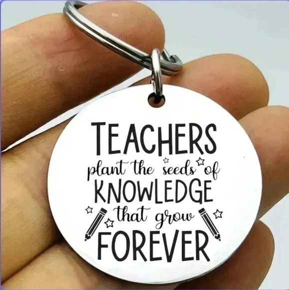 Teacher plants Seeds of knowledge last forever Hot Keychain - Picture 1 of 1